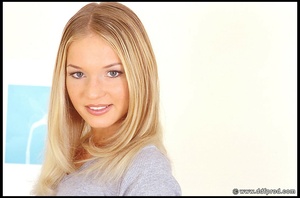 Permanent Link to 2004 01 02 – Zuzana S – Zuzana is The Name Of This Gorgeous