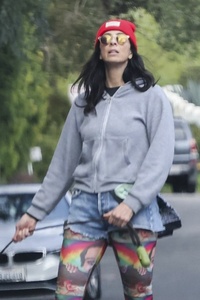 Sarah Silverman MEUULXB_t