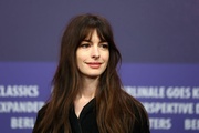 anne-hathaway-at-she-came-to-me-press-conference-at-73rd-berlinale-international-film-festival-02-16-2023-5.jpg