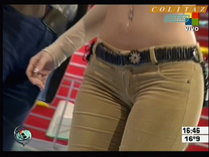Evangelina.Anderson.Pantalon.Ajustado.Beige.Vueltita.Intrusos..No.Audio.SD.HQ.60FPS-Colitaz.89.jpeg