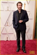 jake-gyllenhaal-supports-maggie-gyllenhaal-at-oscars-14.jpg