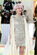 marion-cotillard-pink-hair-met-gala-01.jpg