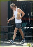 chris-pine-spotted-in-tank-top-and-shorts-04.jpg