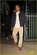 orlando-bloom-all-smiles-during-night-out-with-friends-santa-monica-14.jpg