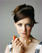 Alexis Bledel MEUB3P9_t