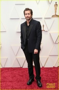 jake-gyllenhaal-supports-maggie-gyllenhaal-at-oscars-04.jpg