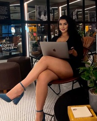 https://thumbs4.imagebam.com/d7/b8/e4/ME11E2ZC_t.jpg