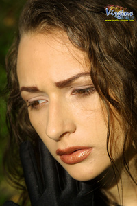 [Image: ME120460_t.jpg]