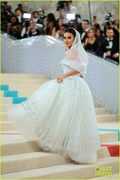 penelope-cruz-princess-glow-at-met-gala-2023-05.jpg