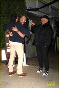 orlando-bloom-all-smiles-during-night-out-with-friends-santa-monica-16.jpg
