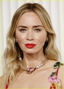 emily-blunt-john-krasinski-cute-moments-sag-awards-07.jpg