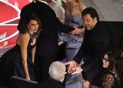 penelope-cruz-javier-bardem-couple-up-oscars-15.jpg