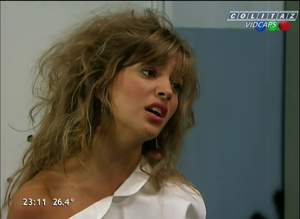 Luisana.Lopilato.Casados.Con.Hijos.Pool.HD-Colitaz.09.jpeg