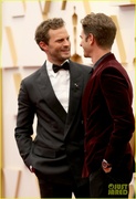jamie-dornan-andrew-garfield-oscars-red-carpet-moment-04.jpg