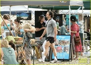orlando-bloom-grabs-groceries-gym-09.jpg
