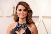 penelope-cruz-javier-bardem-couple-up-oscars-07.jpg