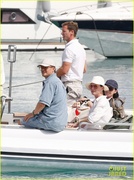 katy-perry-orlando-bloom-boat-ride-friends-in-south-of-france-09.jpg