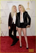 kristen-stewart-dylan-meyer-oscars-2022-01.jpg