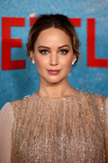 Jennifer+Lawrence+Don+t+Look+Up+World+Premiere+nUvk_CZ7koux.jpg