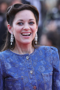 Marion+Cotillard+De+Son+Vivant+Peaceful+Red+vxeA8JpSqIux.jpg
