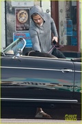 chris-pine-scruffy-picking-up-coffee-17.jpg