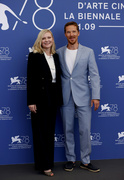 Kirsten+Dunst+Power+Dog+Photocall+78th+Venice+l-OmsYortIzx.jpg
