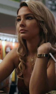 Madelyn Cline (7).jpeg