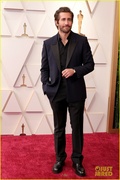 jake-gyllenhaal-supports-maggie-gyllenhaal-at-oscars-16.jpg