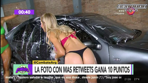 Soso.Mirabelli.y.Rubia.Lavando.Auto.Combate.1080P-Colitaz.60.jpeg