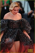 florence-pugh-dwd-premiere-venice-red-carpet-pics-24.jpg