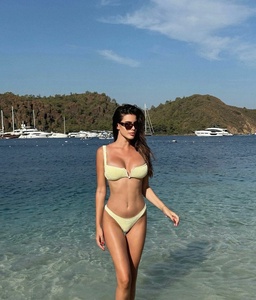 Mirna Naiia Marić - Miss Universe Croatia 2020 - Page 3 MERDXJD_t