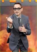 oppenheimer-cast-london-premiere-strike-07.jpg