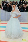 penelope-cruz-princess-glow-at-met-gala-2023-04.jpg
