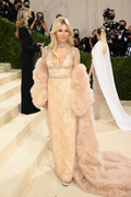 Sienna+Miller+2021+Met+Gala+Celebrating+America+-9TN4Rs-g1Zx.jpg