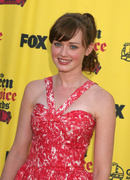 Alexis Bledel MEUB3O9_t