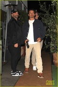orlando-bloom-all-smiles-during-night-out-with-friends-santa-monica-10.jpg