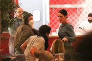 katy-perry-orlando-bloom-bday-dinner-friends-55.jpg
