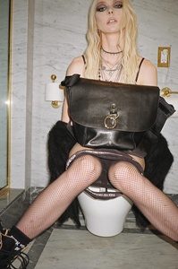 Taylor Momsen - Page 3 MEE1NJC_t