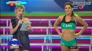 Laurita.Fernandez.Vestido.Negro.Tajo.Descuido.Combate.1080P-Colitaz.04.jpeg