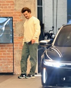 orlando-bloom-buys-car-luke-bryan-bromance-05.jpg
