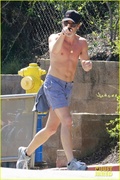 chris-pine-shirtless-run-07.jpg