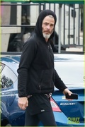 chris-pine-sports-all-black-outfit-for-afternoon-meeting-04.jpg