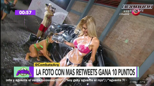 Soso.Mirabelli.y.Rubia.Lavando.Auto.Combate.1080P-Colitaz.48.jpeg