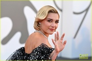 florence-pugh-dwd-premiere-venice-red-carpet-pics-20.jpg