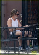 chris-pine-spotted-in-tank-top-and-shorts-16.jpg