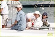 katy-perry-orlando-bloom-boat-ride-friends-in-south-of-france-07.jpg