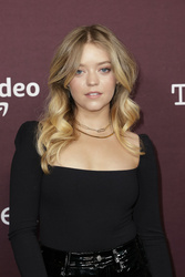 Jade Pettyjohn - Attends the Los Angeles Premiere of "The Tender Bar" presented by Amazon Studios at DGA Theater Complex in Los Angeles 10/03/2021