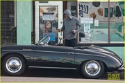 chris-pine-scruffy-picking-up-coffee-20.jpg