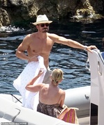 46182917-9851949-Smitten_Katy_was_seen_helping_a_shirtless_Orlando_out_with_his_t-a-3_1627906035740.jpg