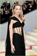 margot-robbie-clear-pvc-corset-dress-met-gala-11.jpg